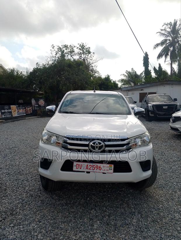 Toyota Hilux Revo Double Cab Petrol 2.7 AWD 2018 White