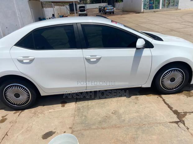 Toyota Corolla LE Eco 4dr Sedan (1.8L 4cyl CVT) 2015 White