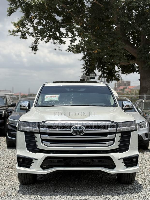 Toyota Land Cruiser 2024 White