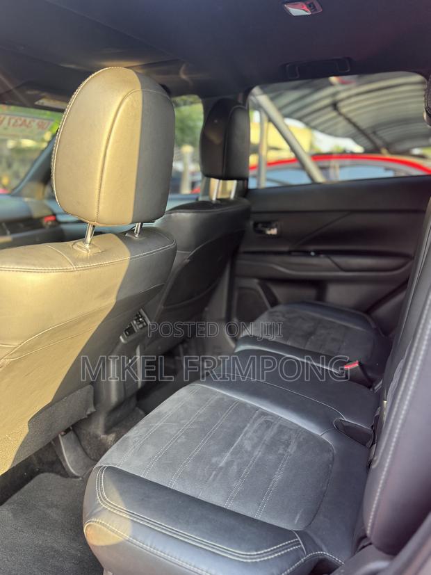 Mitsubishi Outlander 2.4 PHEV AWD 2019 Red