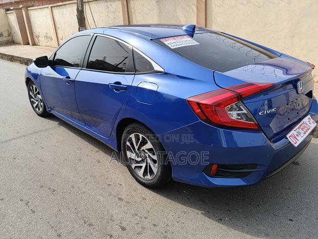 Honda Civic 2018 Blue