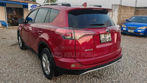 Toyota RAV4 XLE 4dr SUV AWD (2.5L 4cyl 6A) 2015 Red