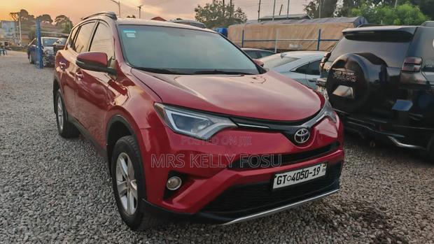 Toyota RAV4 XLE 4dr SUV AWD (2.5L 4cyl 6A) 2015 Red