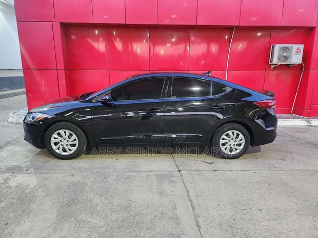 Hyundai Elantra ECO Sedan FWD (1.4L 4cyl 7A) 2017 Black