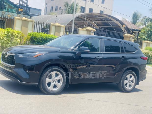 Toyota Highlander LE FWD 2023 Black