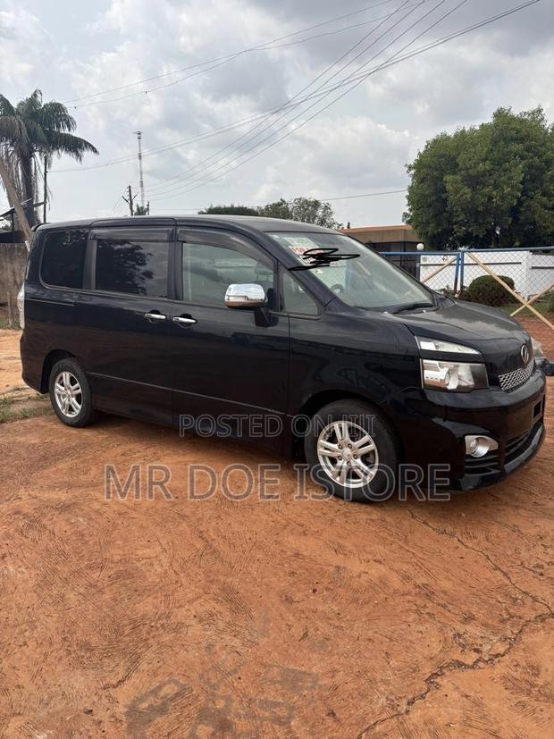 Toyota Voxy 2012 Black