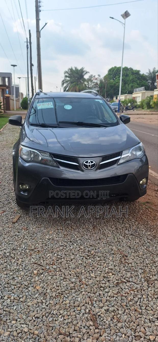 Toyota RAV4 LE 4dr SUV (2.5L 4cyl 6A) 2015 Gray