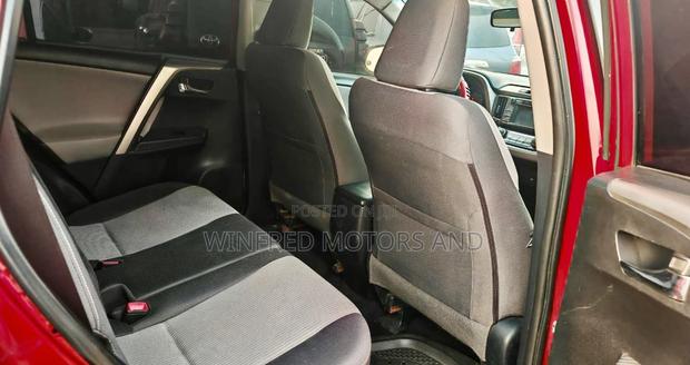 Toyota RAV4 XLE 4dr SUV (2.5L 4cyl 6A) 2015 Red