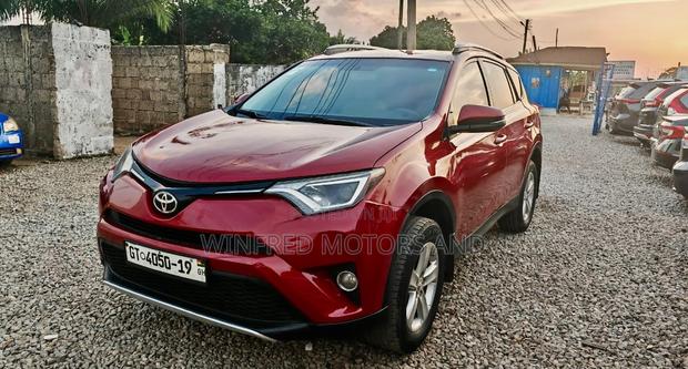 Toyota RAV4 XLE 4dr SUV (2.5L 4cyl 6A) 2015 Red