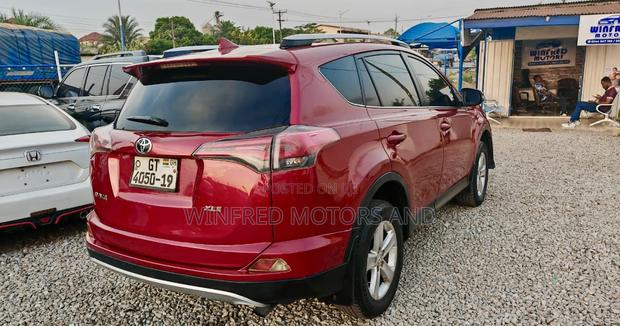 Toyota RAV4 XLE 4dr SUV (2.5L 4cyl 6A) 2015 Red