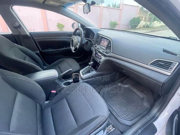 Hyundai Elantra 2018 White