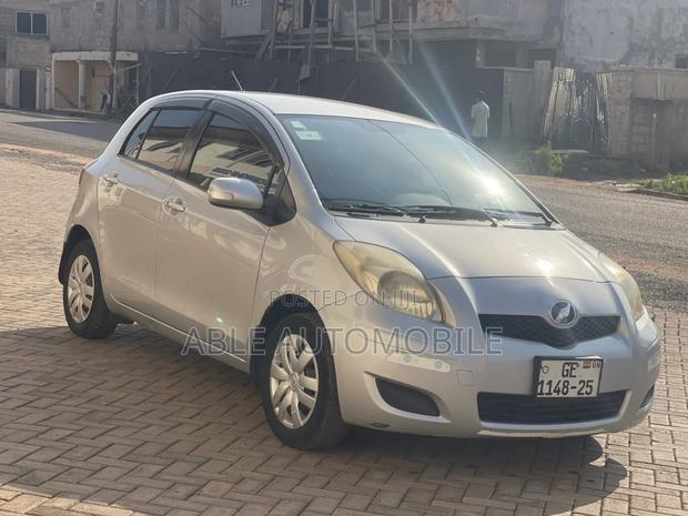 Toyota Vitz 1.3 AWD 5dr 2010 Silver