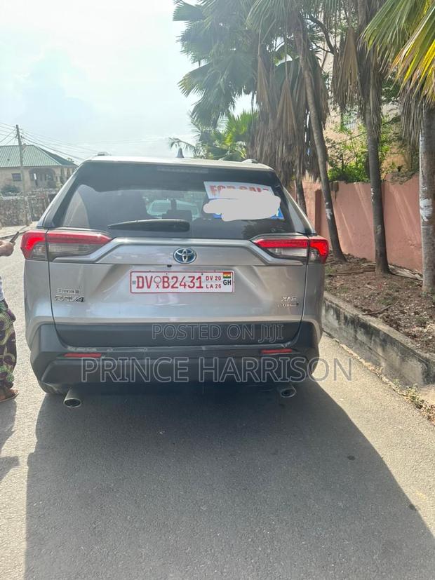 Toyota RAV4 XLE 2022 Silver