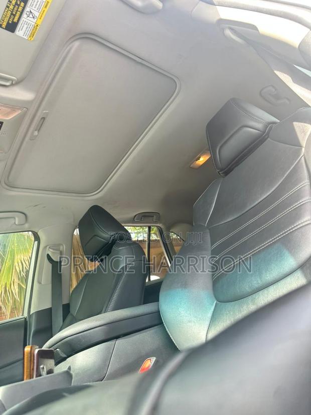 Toyota RAV4 XLE 2022 Silver