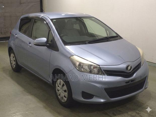 Toyota Vitz 1.3 FWD 5dr 2013 Blue