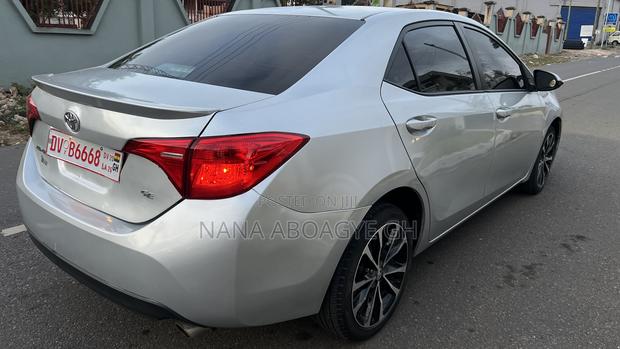 Toyota Corolla 2017 Silver
