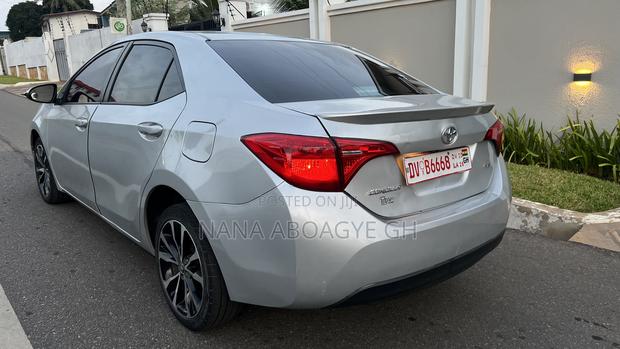 Toyota Corolla 2017 Silver