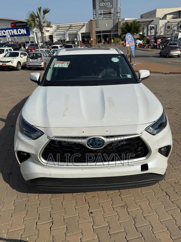 Toyota Highlander XLE AWD 2023 White