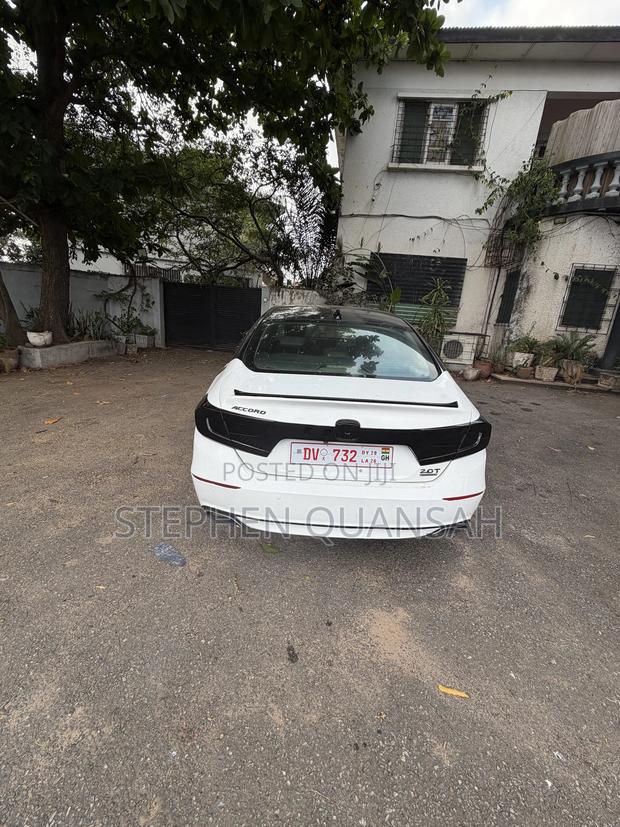 Honda Accord Touring 2.0T 2018 White