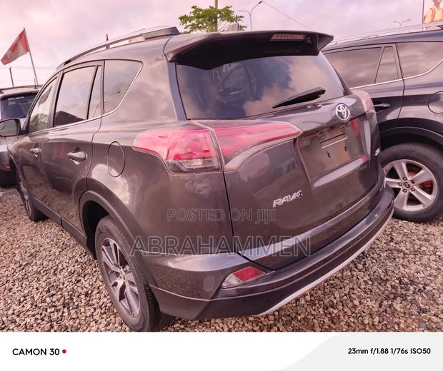 Toyota RAV4 2017 Gray