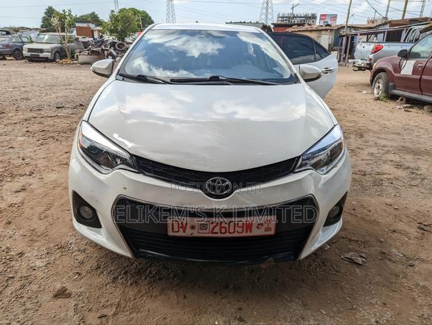 Toyota Corolla S Premium 4dr Sedan (1.8L 4cyl CVT) 2015 White