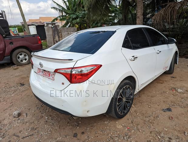 Toyota Corolla S Premium 4dr Sedan (1.8L 4cyl CVT) 2015 White