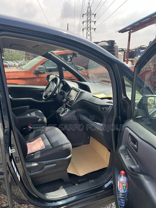 Toyota Voxy 2015 Gray