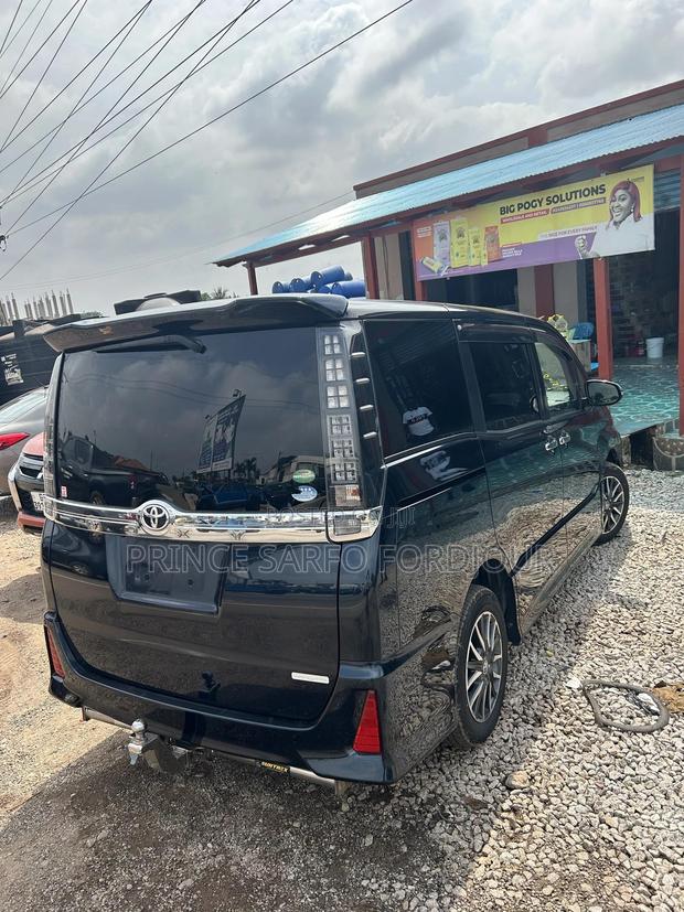 Toyota Voxy 2015 Gray