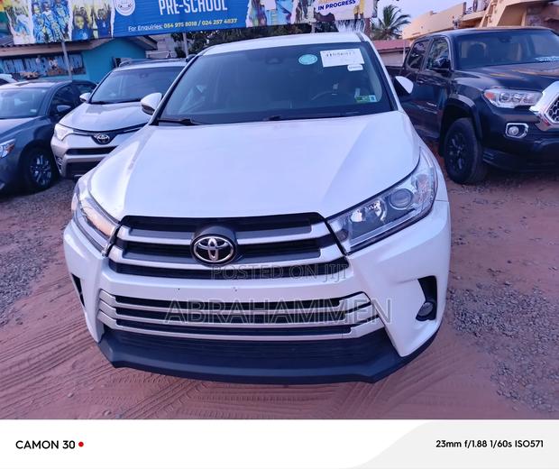 Toyota Highlander LE 2019 White