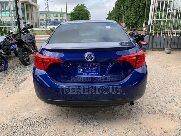 Toyota Corolla SE (1.8L 4cyl 2A) 2018 Blue