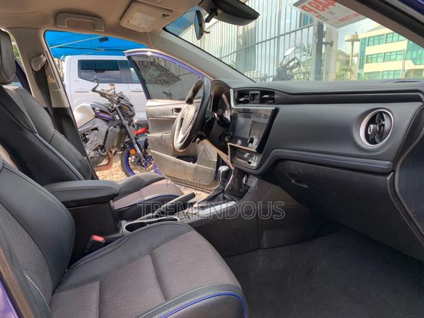 Toyota Corolla SE (1.8L 4cyl 2A) 2018 Blue