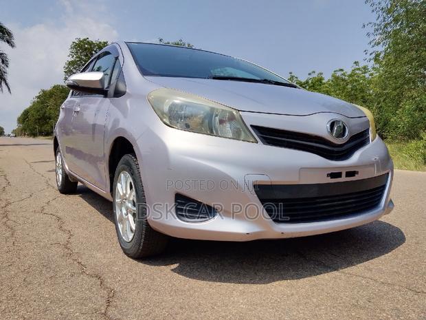 Toyota Vitz 1.3 AWD 5dr 2012 Pearl