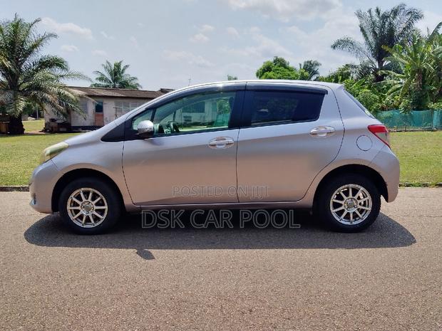 Toyota Vitz 1.3 AWD 5dr 2012 Pearl