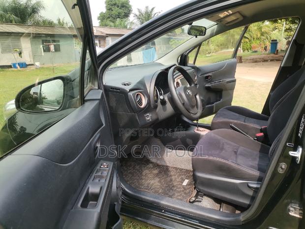 Toyota Vitz 1.3 AWD 5dr 2013 Black