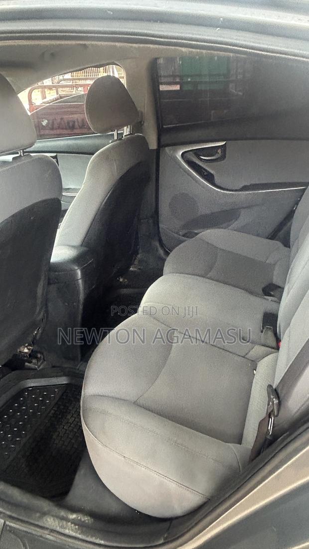 Hyundai Elantra SE 4dr Sedan (1.8L 4cyl 6M) 2015 Gray