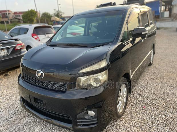 Toyota Voxy 2013 Black