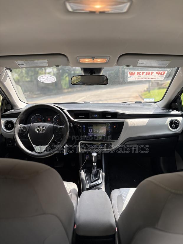 Toyota Corolla LE 4dr Sedan (1.8L 4cyl CVT) 2017 Silver