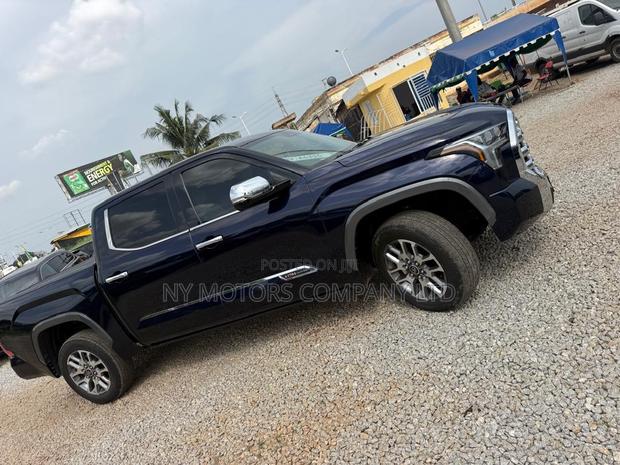 Toyota Tundra 1794 Edition CrewMax 6.5' Bed 2023 Blue