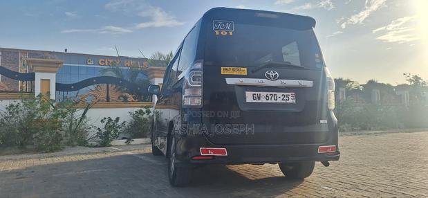Toyota Vitz 2012 Black