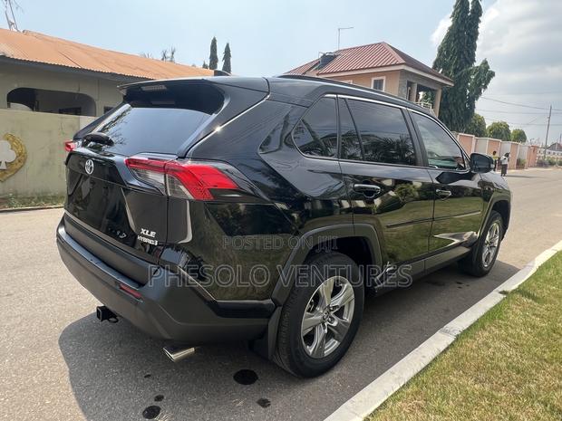 Toyota RAV4 XLE 2022 Black