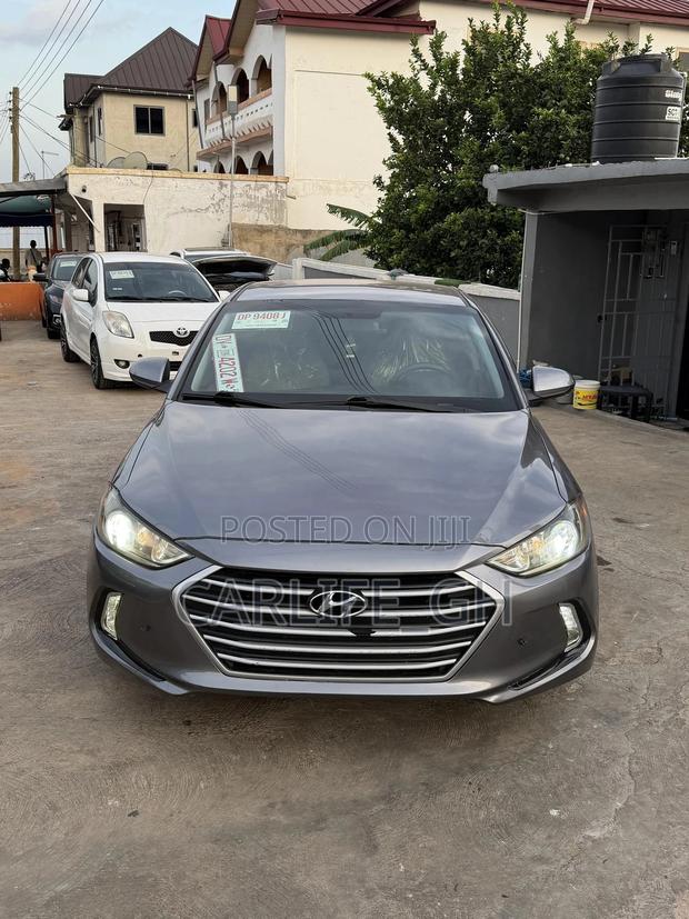 Hyundai Elantra Limited Sedan FWD (2.0L 4cyl 6A) 2017 Gray