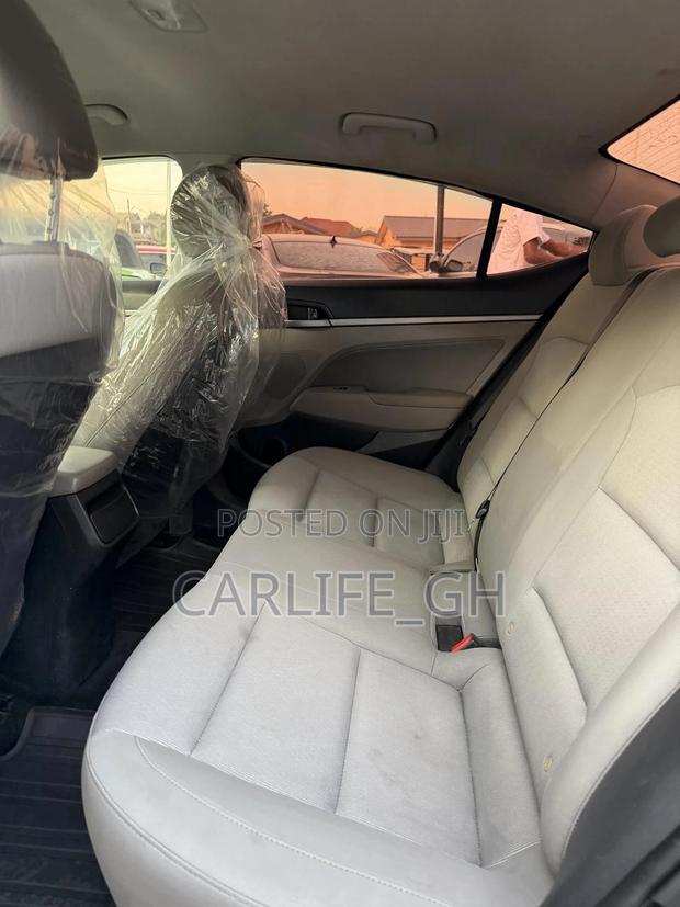 Hyundai Elantra Limited Sedan FWD (2.0L 4cyl 6A) 2017 Gray