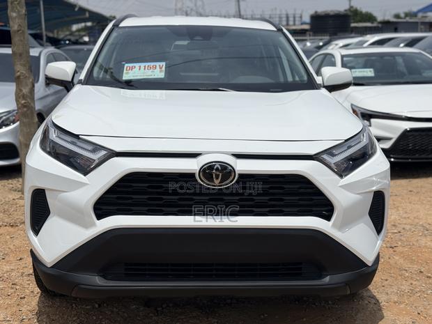 Toyota RAV4 2025 White