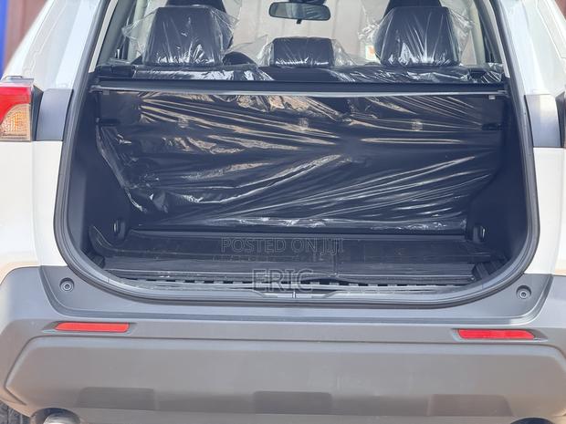 Toyota RAV4 2025 White
