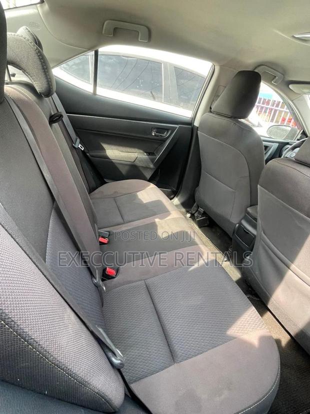 Toyota Corolla 2017 Brown