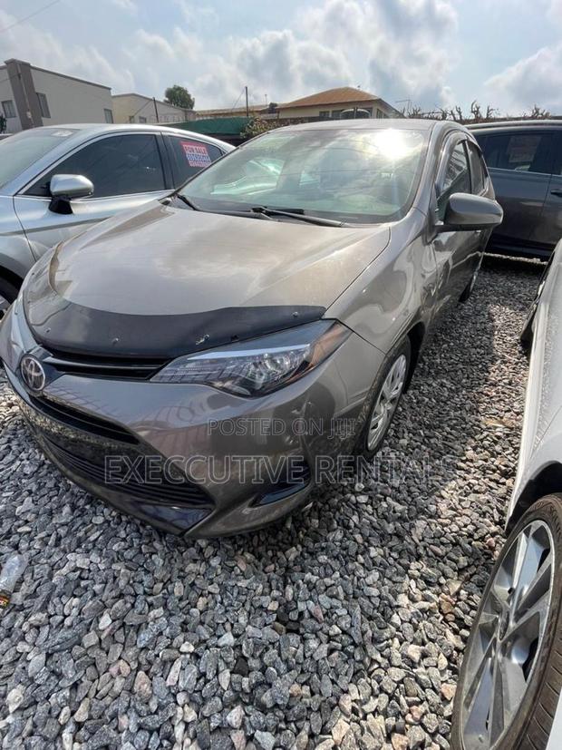 Toyota Corolla 2017 Brown