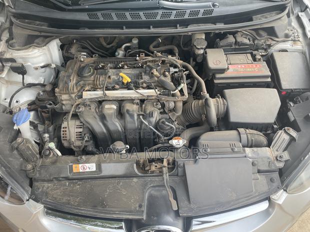 Hyundai Elantra 2016 Silver