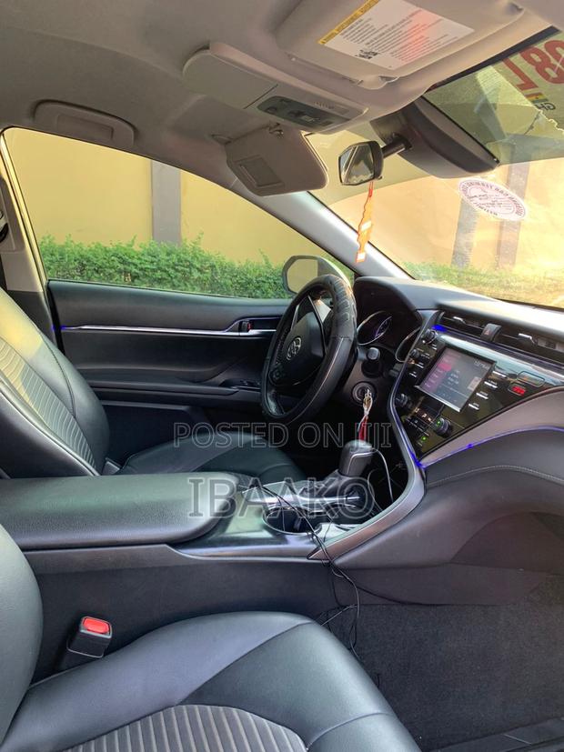 Toyota Camry SE FWD 2020 Silver