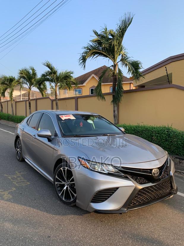 Toyota Camry SE FWD 2020 Silver