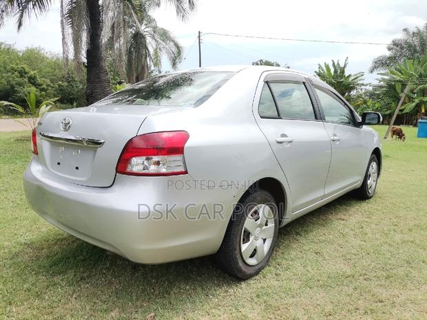 Toyota Belta 2011 Gray